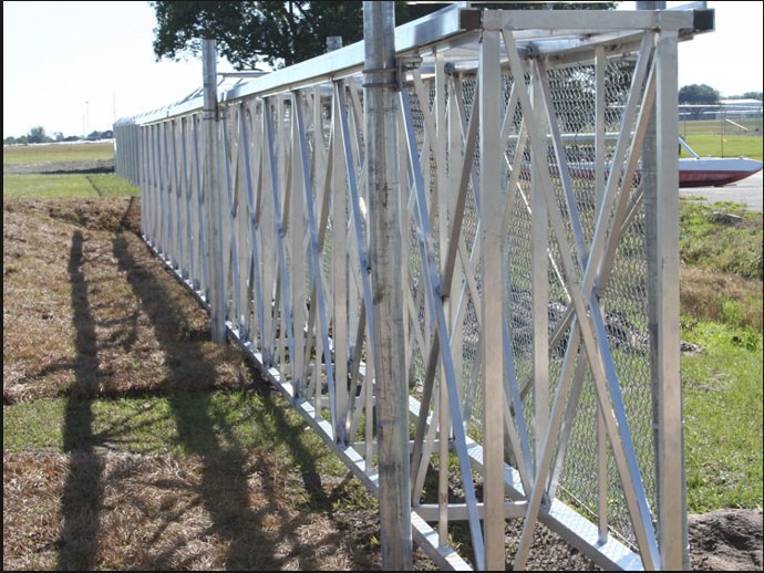 Box cantilever gate with chain link mesh